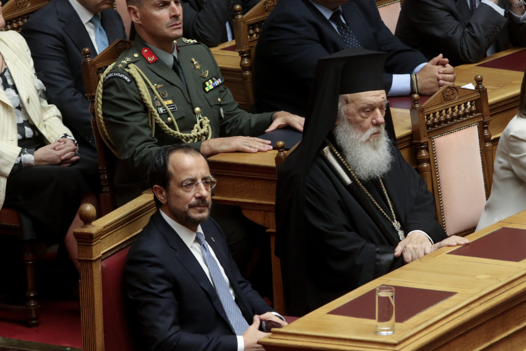 Ο Πρόεδρος της Κύπρου στην Ολομέλεια της Βουλής παρουσία του Αρχιεπισκόπου - μια φωτογραφία 10
