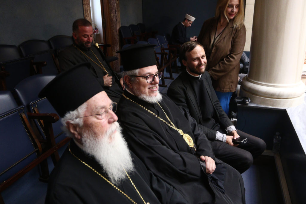 Ο Πρόεδρος της Κύπρου στην Ολομέλεια της Βουλής παρουσία του Αρχιεπισκόπου - μια φωτογραφία 15