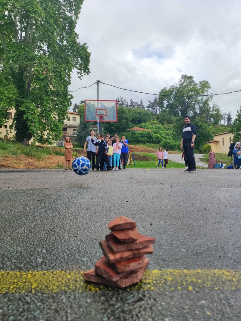 Κατηχητικές εκδρομές της Ιεράς Μητροπόλεως Γρεβενών σε Βέροια και Τορνίκι - μια φωτογραφία 1