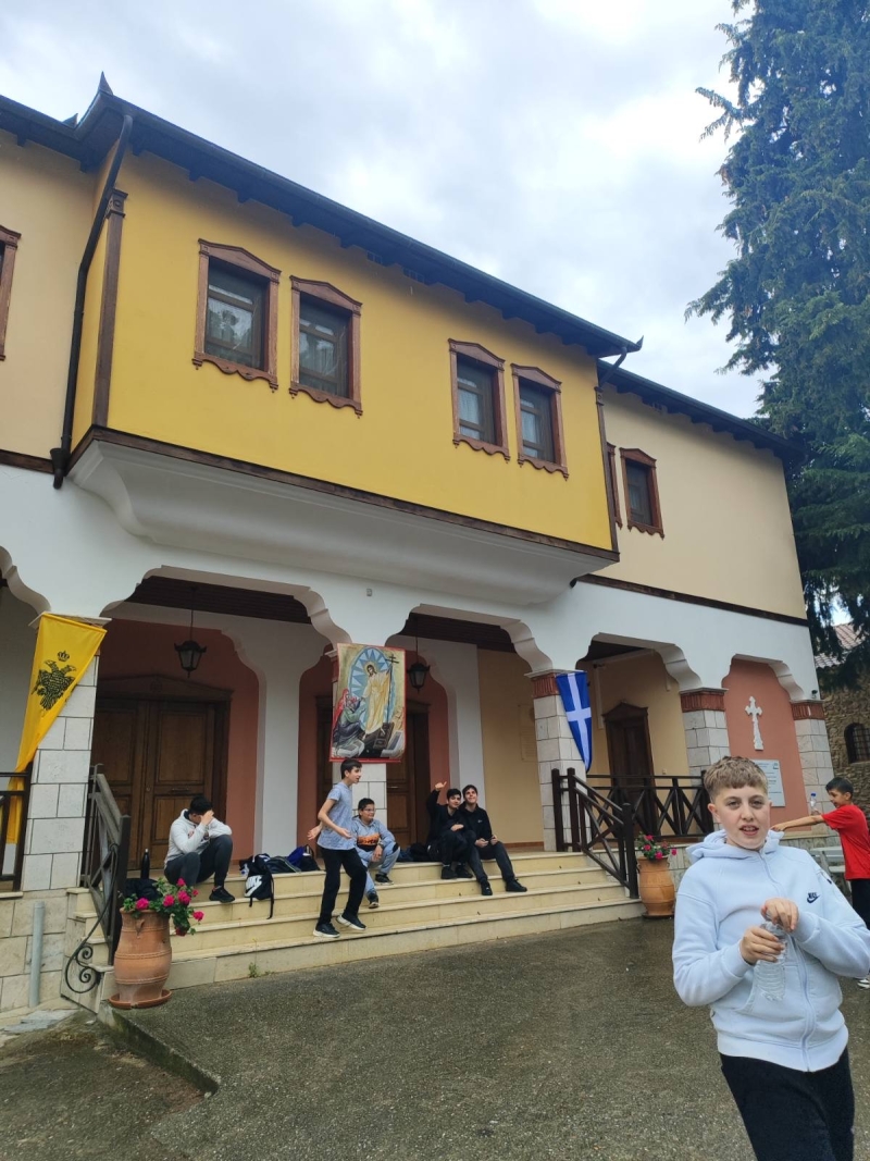 Κατηχητικές εκδρομές της Ιεράς Μητροπόλεως Γρεβενών σε Βέροια και Τορνίκι - μια φωτογραφία 7