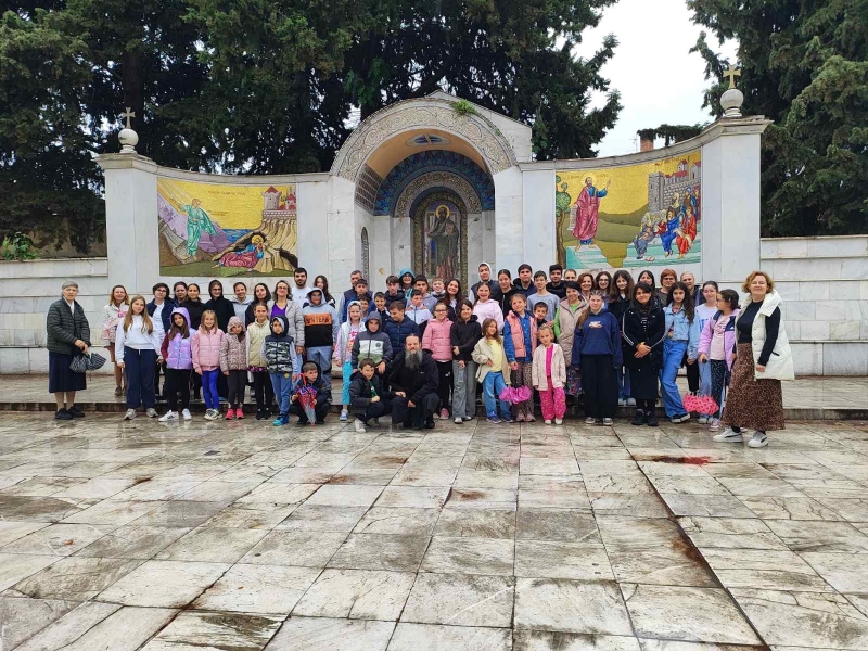Κατηχητικές εκδρομές της Ιεράς Μητροπόλεως Γρεβενών σε Βέροια και Τορνίκι - μια φωτογραφία 10