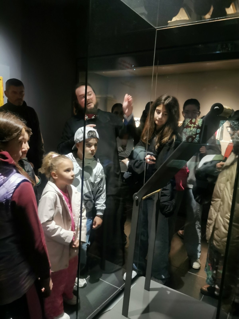Κατηχητικές εκδρομές της Ιεράς Μητροπόλεως Γρεβενών σε Βέροια και Τορνίκι - μια φωτογραφία 12