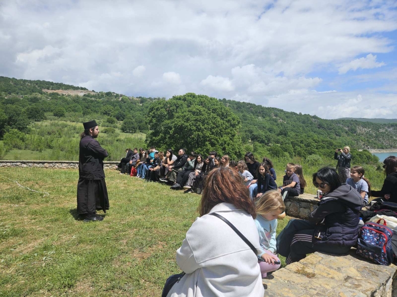 Κατηχητικές εκδρομές της Ιεράς Μητροπόλεως Γρεβενών σε Βέροια και Τορνίκι - μια φωτογραφία 13