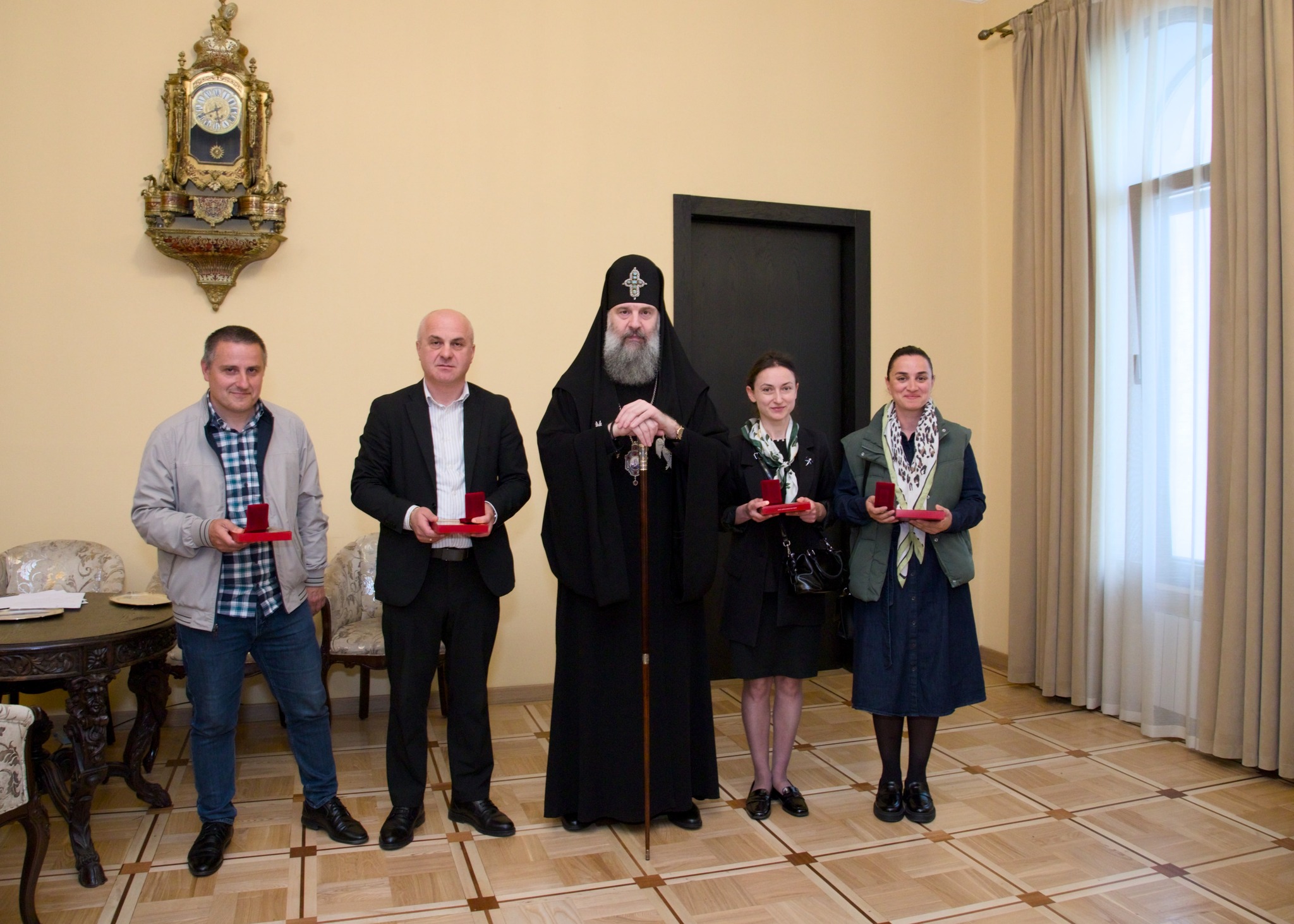 Ο Πατριάρχης Γεωργίας Σίο Γ΄ συναντήθηκε με γονείς παιδιών με νόσο Duchenne - μια φωτογραφία 12