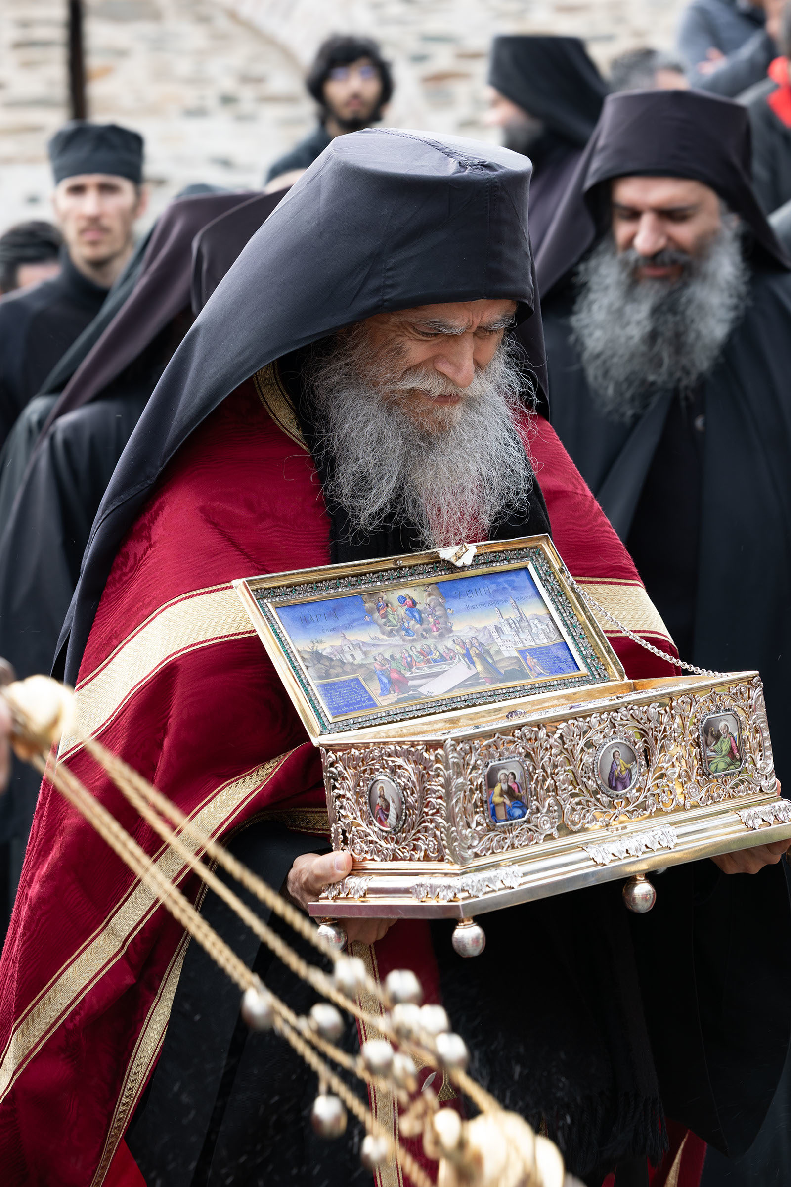 Η Αγία Ζώνη αναχώρησε από το Βατοπαίδι και μεταφέρεται στο Βελιγράδι - μια φωτογραφία 2