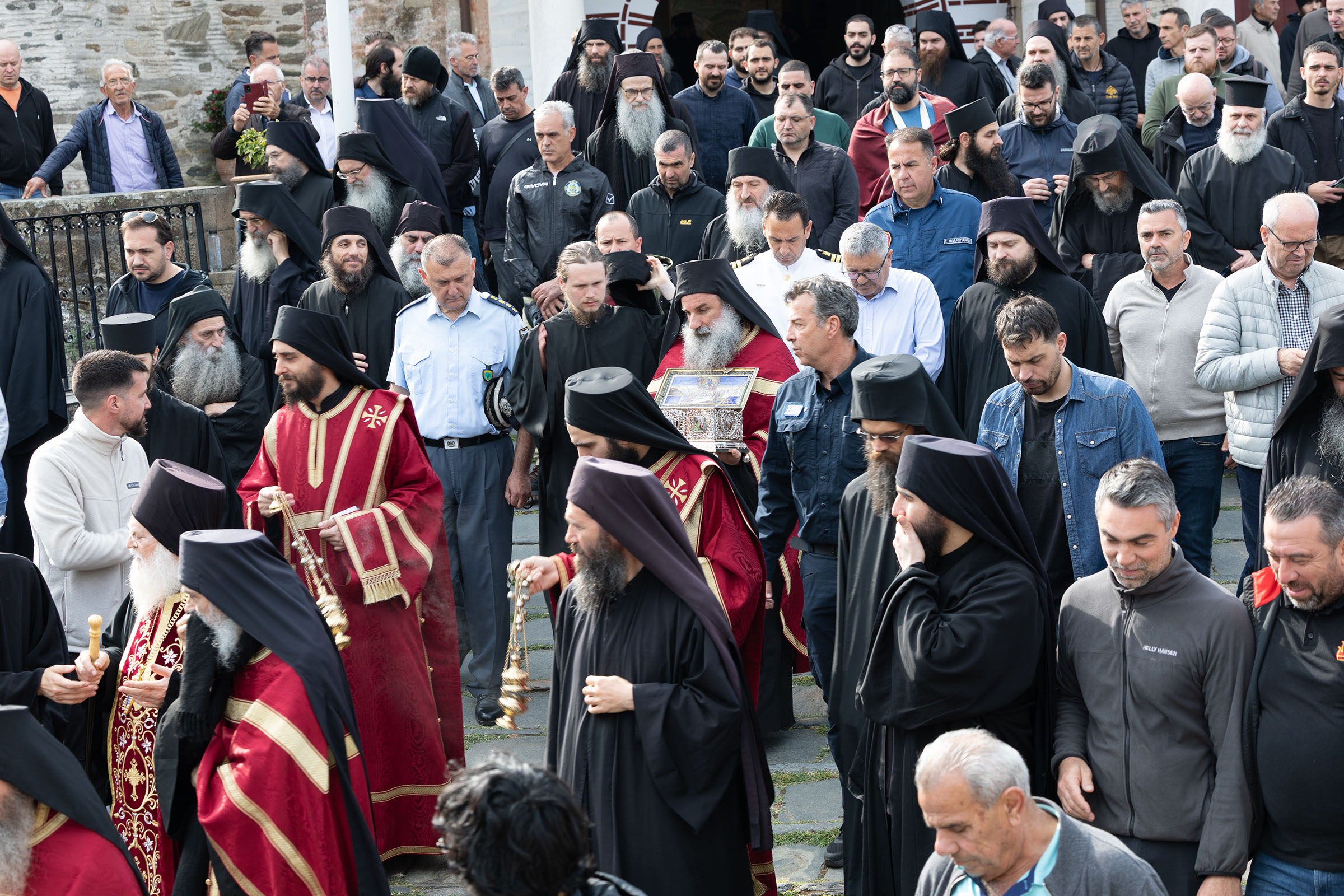 Η Αγία Ζώνη αναχώρησε από το Βατοπαίδι και μεταφέρεται στο Βελιγράδι - μια φωτογραφία 4