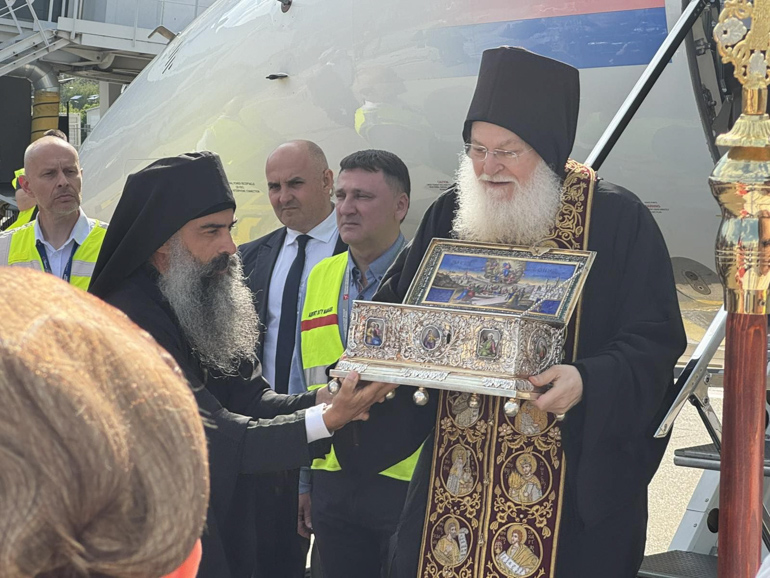 Η Τίμια Ζώνη της Θεοτόκου από το Βατοπαίδι έφτασε στο Βελιγράδι - μια φωτογραφία 2