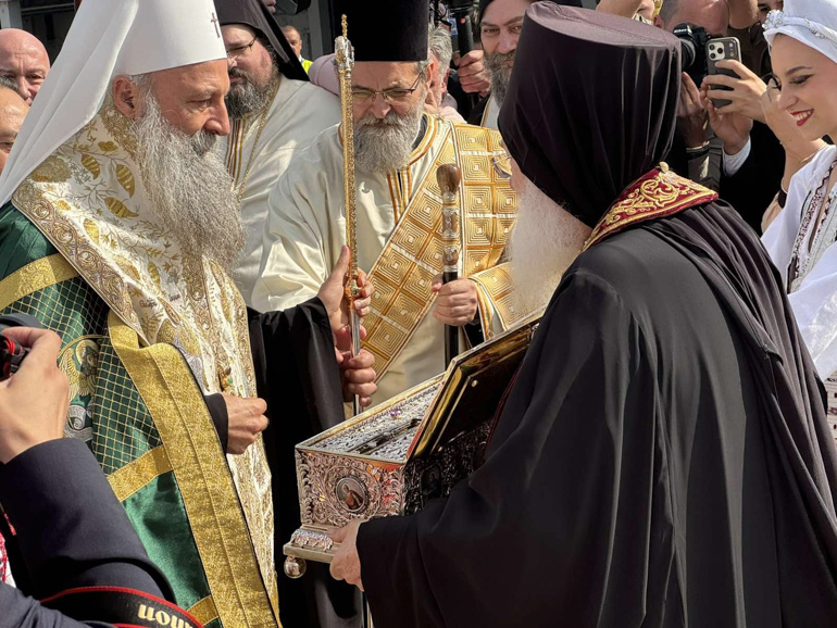 Η Τίμια Ζώνη της Θεοτόκου από το Βατοπαίδι έφτασε στο Βελιγράδι - μια φωτογραφία 4