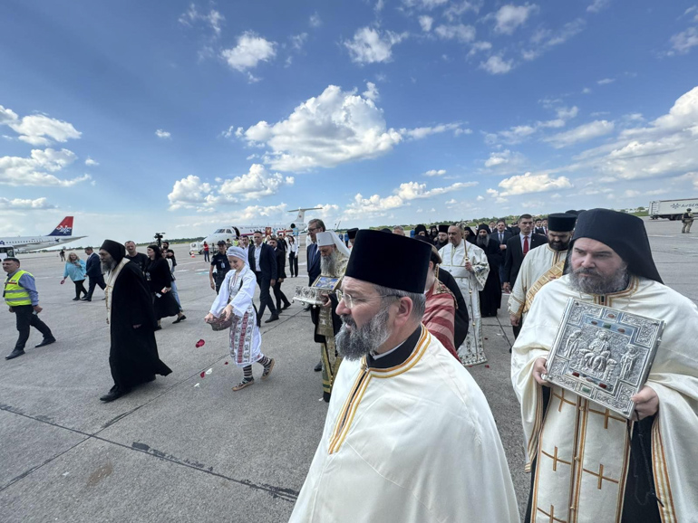 Η Τίμια Ζώνη της Θεοτόκου από το Βατοπαίδι έφτασε στο Βελιγράδι - μια φωτογραφία 17