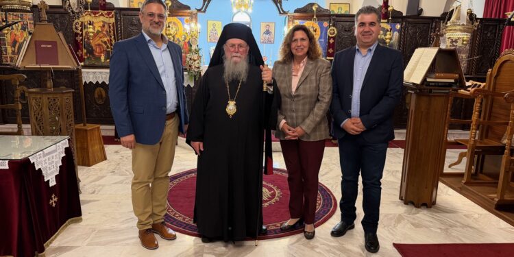 Ο όμιλος Dekagro δώρισε 10.000 θρησκευτικά βιβλία στη Μητρόπολη Φιλίππων στην Καβάλα - μια φωτογραφία 1