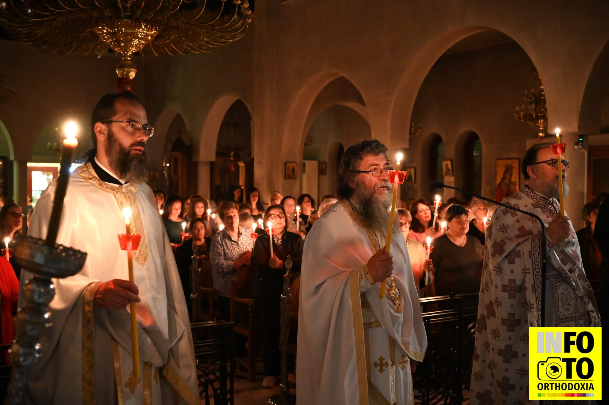Αγρυπνία Αποδόσεως Πάσχα στην Αγία Βαρβάρα Αργυρούπολης παρουσία ιερών λειψάνων - μια φωτογραφία 2