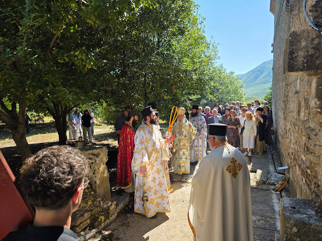 Θείες Λειτουργίες σε βυζαντινά μνημεία της Εκκλησίας της Αλβανίας - μια φωτογραφία 2
