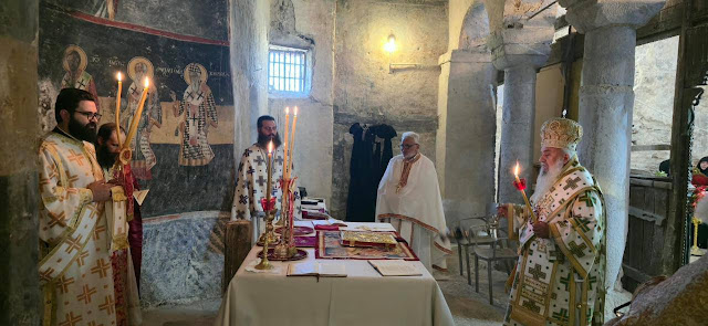 Θείες Λειτουργίες σε βυζαντινά μνημεία της Εκκλησίας της Αλβανίας - μια φωτογραφία 3