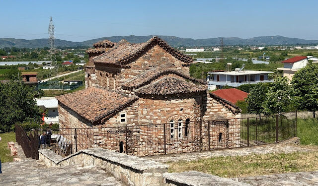 Θείες Λειτουργίες σε βυζαντινά μνημεία της Εκκλησίας της Αλβανίας - μια φωτογραφία 11