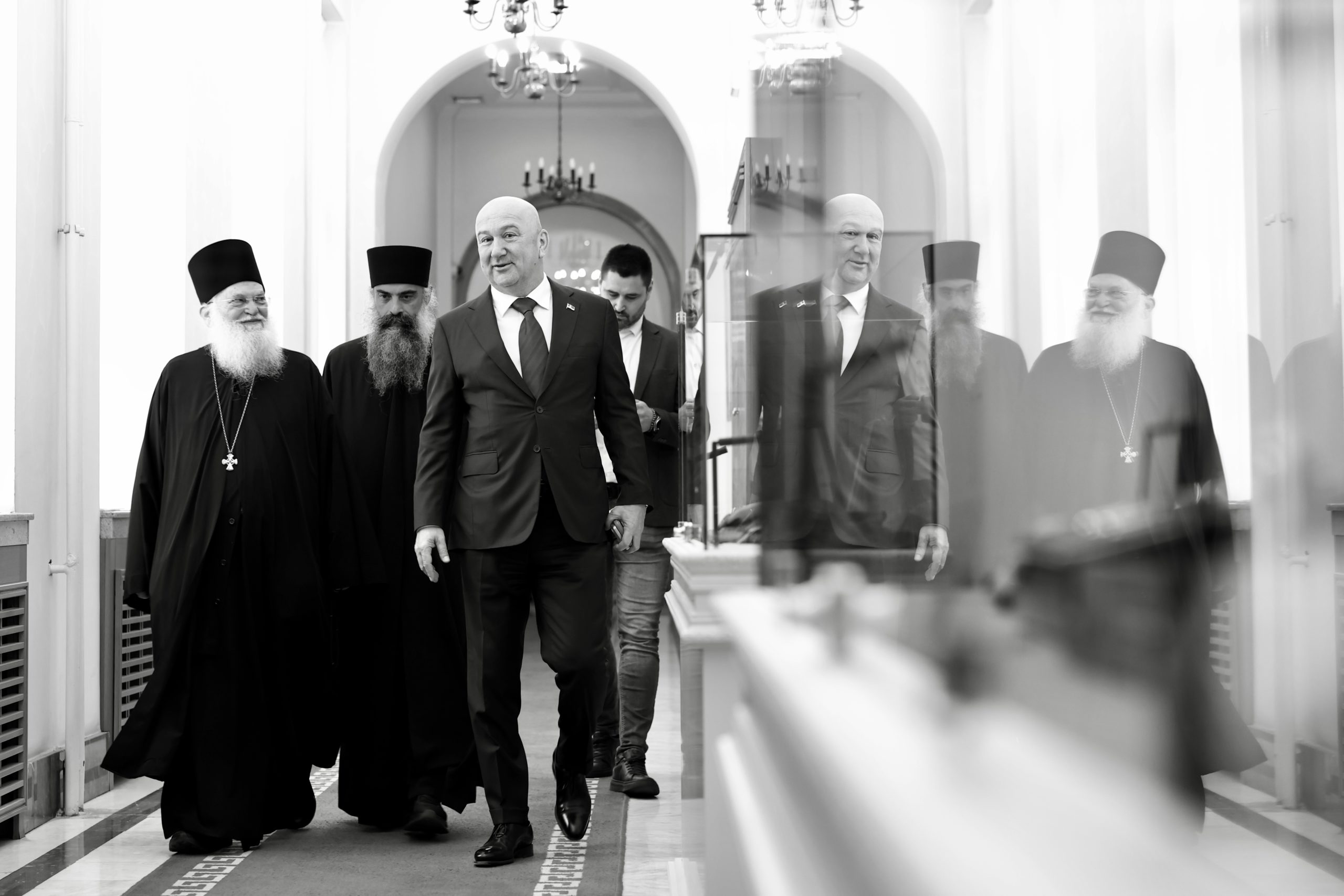 Γέροντας Εφραίμ Βατοπαιδίου: διάλεξη στη Θεολογική Σχολή Βελιγραδίου παρουσία του Πατριάρχη Πορφυρίου - μια φωτογραφία 4