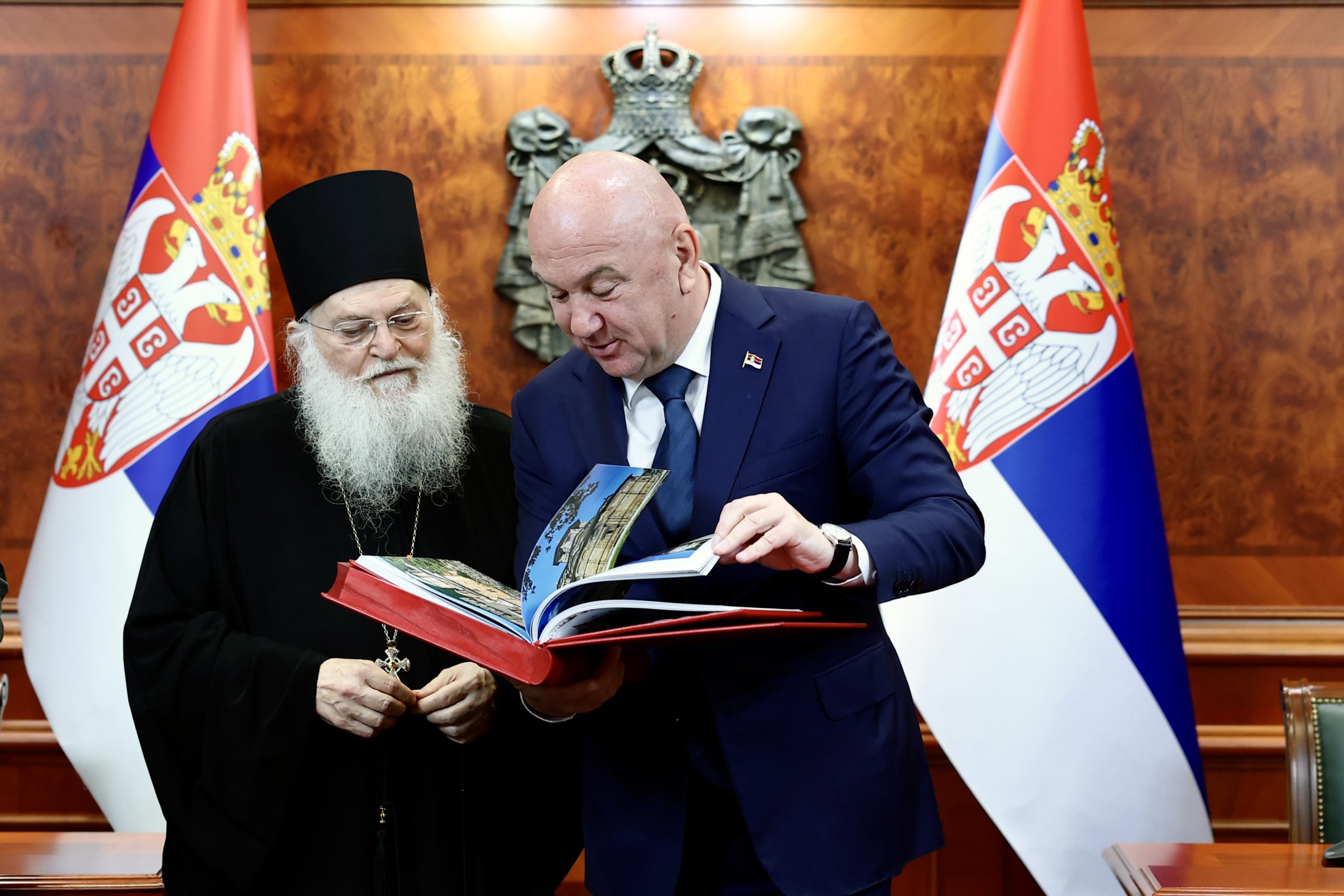 Γέροντας Εφραίμ Βατοπαιδίου: διάλεξη στη Θεολογική Σχολή Βελιγραδίου παρουσία του Πατριάρχη Πορφυρίου - μια φωτογραφία 6