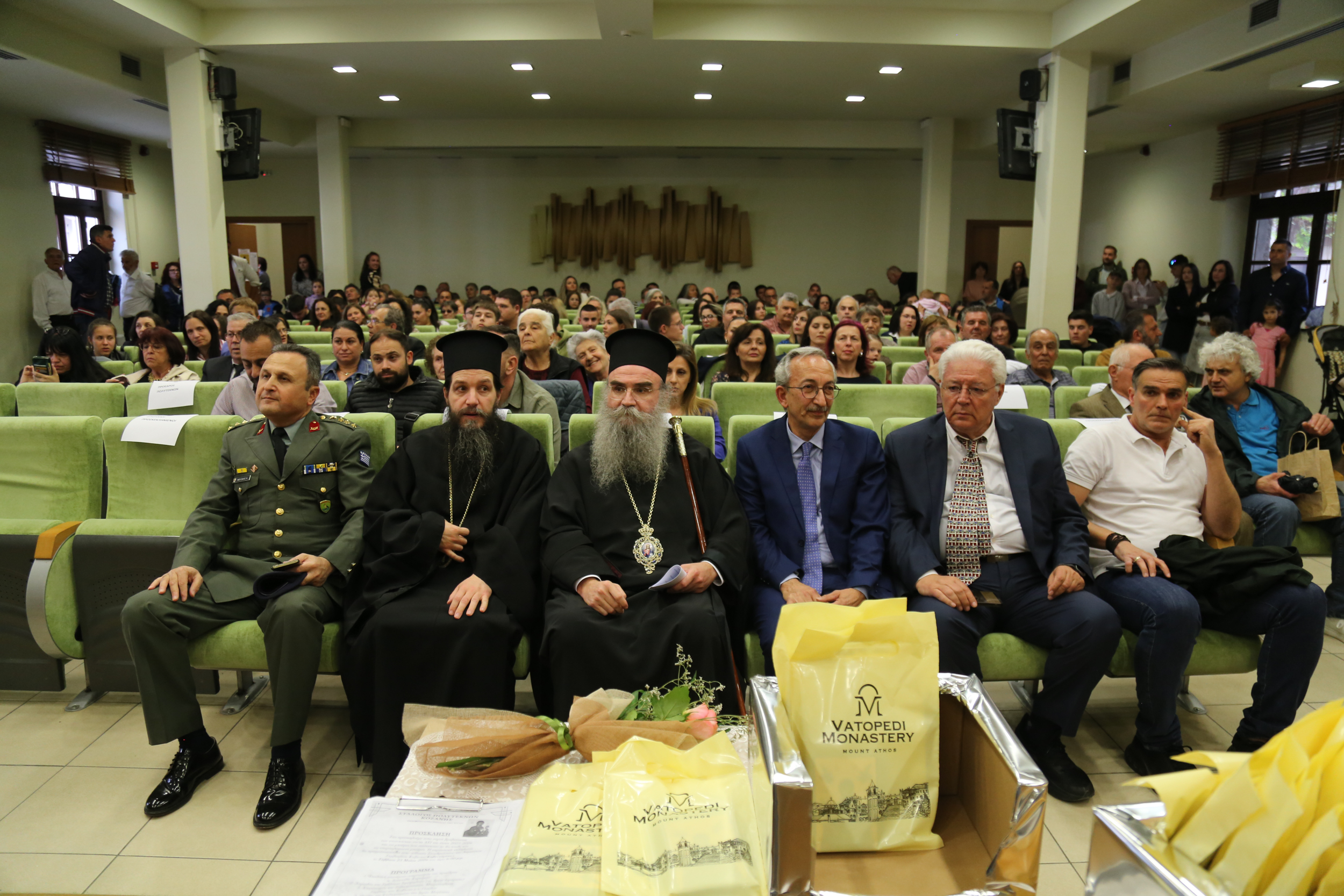 Βραβεύσεις πολυτέκνων στην Κοζάνη από Ι.Μ. Βατοπαιδίου και Μητρόπολη Σερβίων - μια φωτογραφία 1