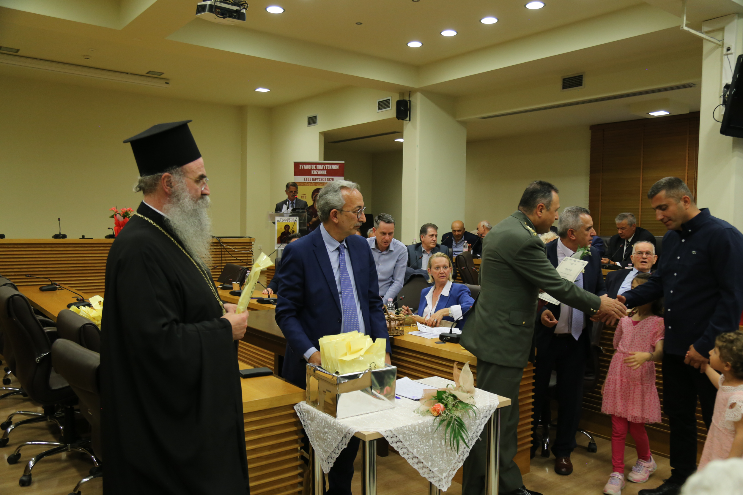 Βραβεύσεις πολυτέκνων στην Κοζάνη από Ι.Μ. Βατοπαιδίου και Μητρόπολη Σερβίων - μια φωτογραφία 8