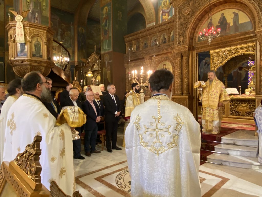 Αρχιερατική Θεία Λειτουργία για τα 100 χρόνια της Φανερωμένης Χολαργού - μια φωτογραφία 2