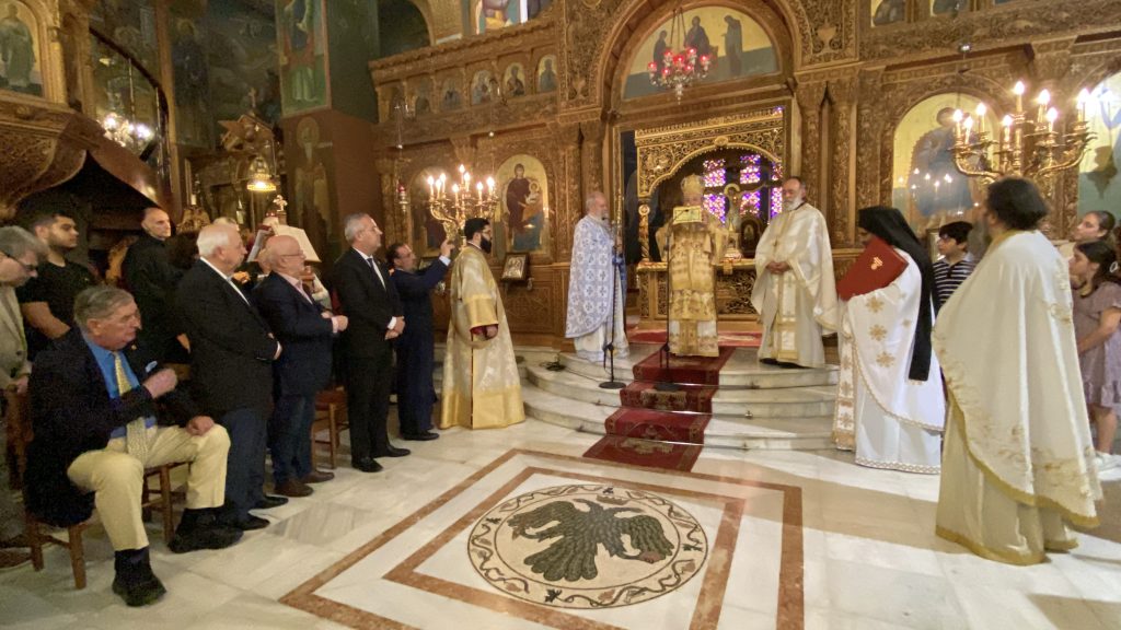Αρχιερατική Θεία Λειτουργία για τα 100 χρόνια της Φανερωμένης Χολαργού - μια φωτογραφία 4