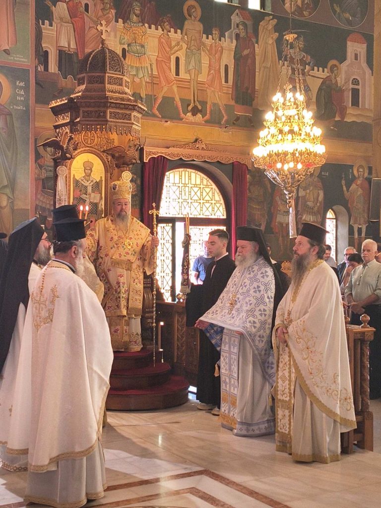 Αρχιερατική Θεία Λειτουργία για τα 100 χρόνια της Φανερωμένης Χολαργού - μια φωτογραφία 10