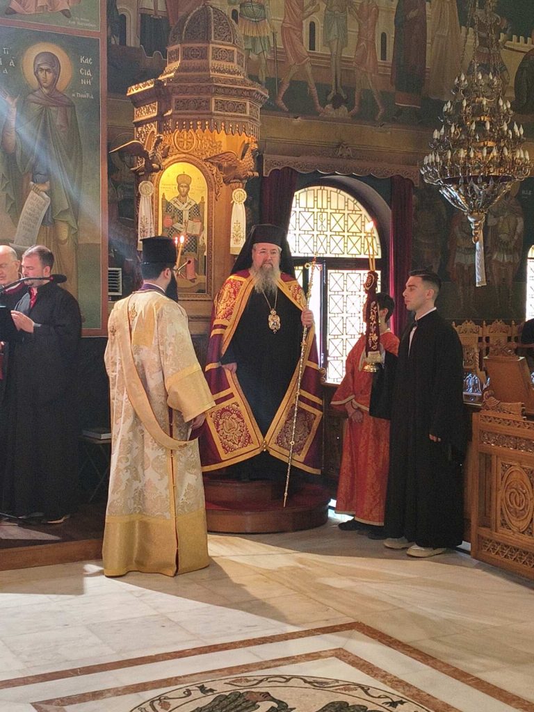 Αρχιερατική Θεία Λειτουργία για τα 100 χρόνια της Φανερωμένης Χολαργού - μια φωτογραφία 12