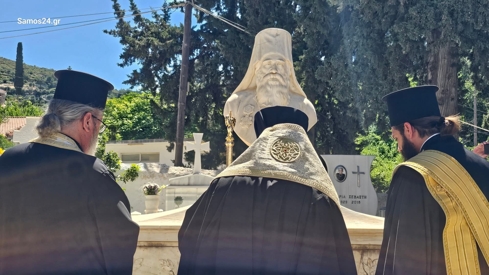 Τρισάγιο στο Κοιμητήριο Σάμου για τους κεκοιμημένους Μητροπολίτες - μια φωτογραφία 1
