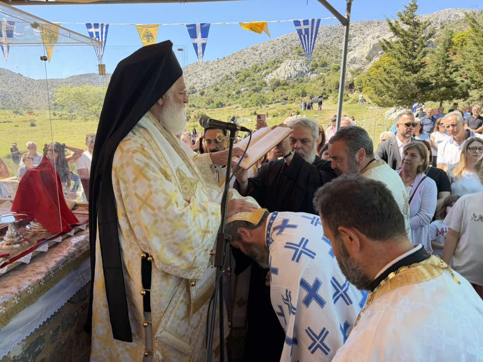 Λειτουργία στον Ομαλό Βιάννου και τρισάγιο για τα θύματα γερμανικής κατοχής - μια φωτογραφία 1