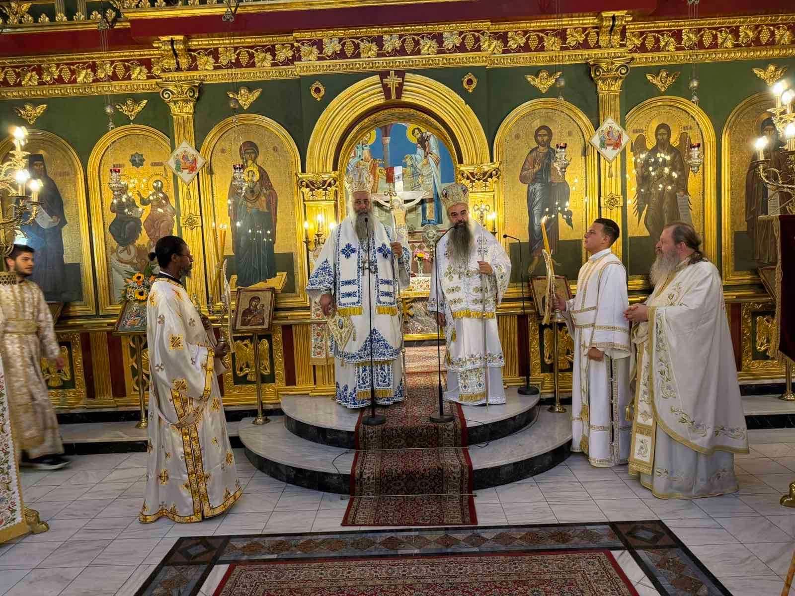 Αρχιερατικό Συλλείτουργο για την Πεντηκοστή στην Κατερίνη - μια φωτογραφία 1