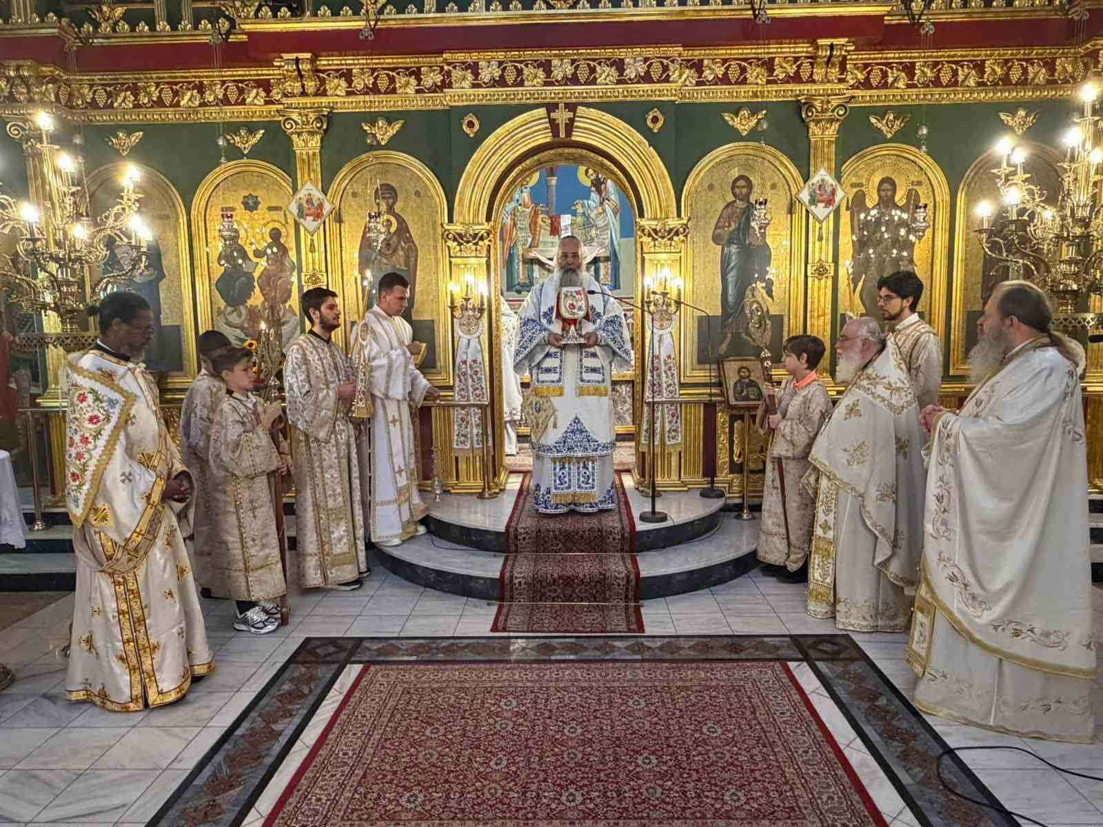 Αρχιερατικό Συλλείτουργο για την Πεντηκοστή στην Κατερίνη - μια φωτογραφία 2