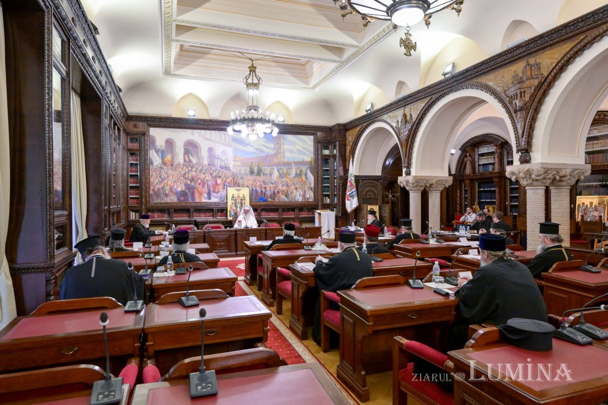 Σύνοδος στην Εκκλησία της Ρουμανίας και αγιοκατάταξη Αγίων γυναικών - μια φωτογραφία 1