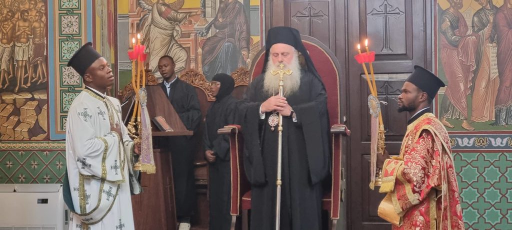Αρχιερατική Θεία Λειτουργία για την Πεντηκοστή στην Κινσάσα - μια φωτογραφία 2