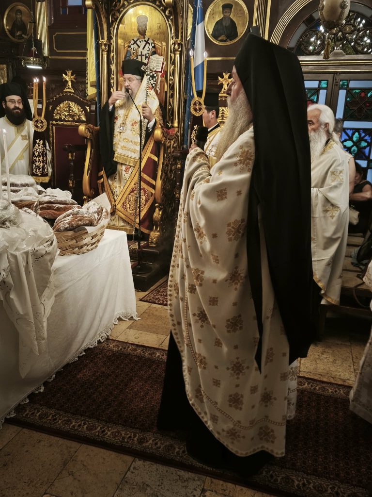 Άρχισαν οι λατρευτικές εκδηλώσεις στη Φανερωμένη Λευκάδας - μια φωτογραφία 5