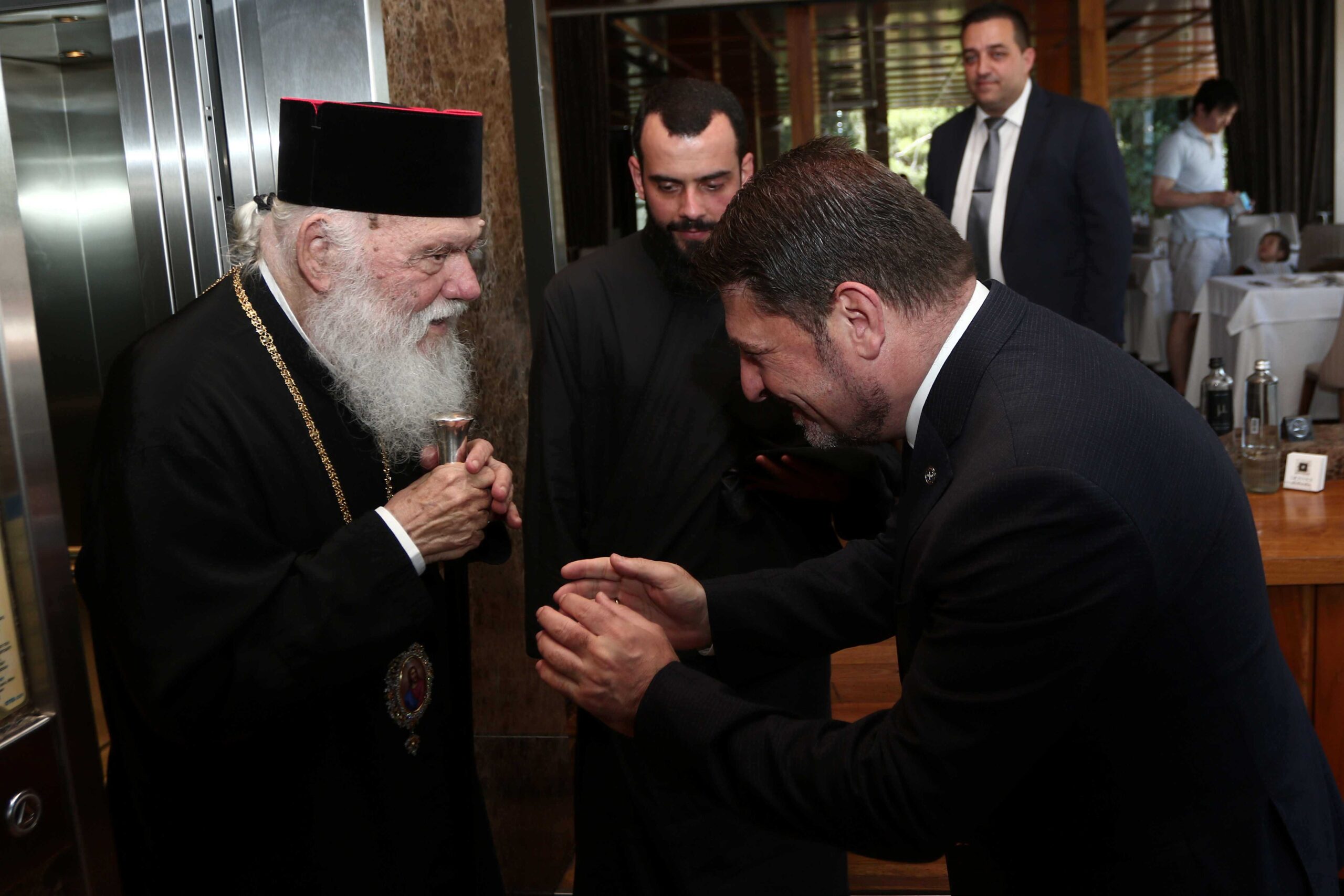 Γεύμα της Περιφέρειας Αττικής προς τον Αρχιεπίσκοπο και τη Διαρκή Ιερά Σύνοδο - μια φωτογραφία 1