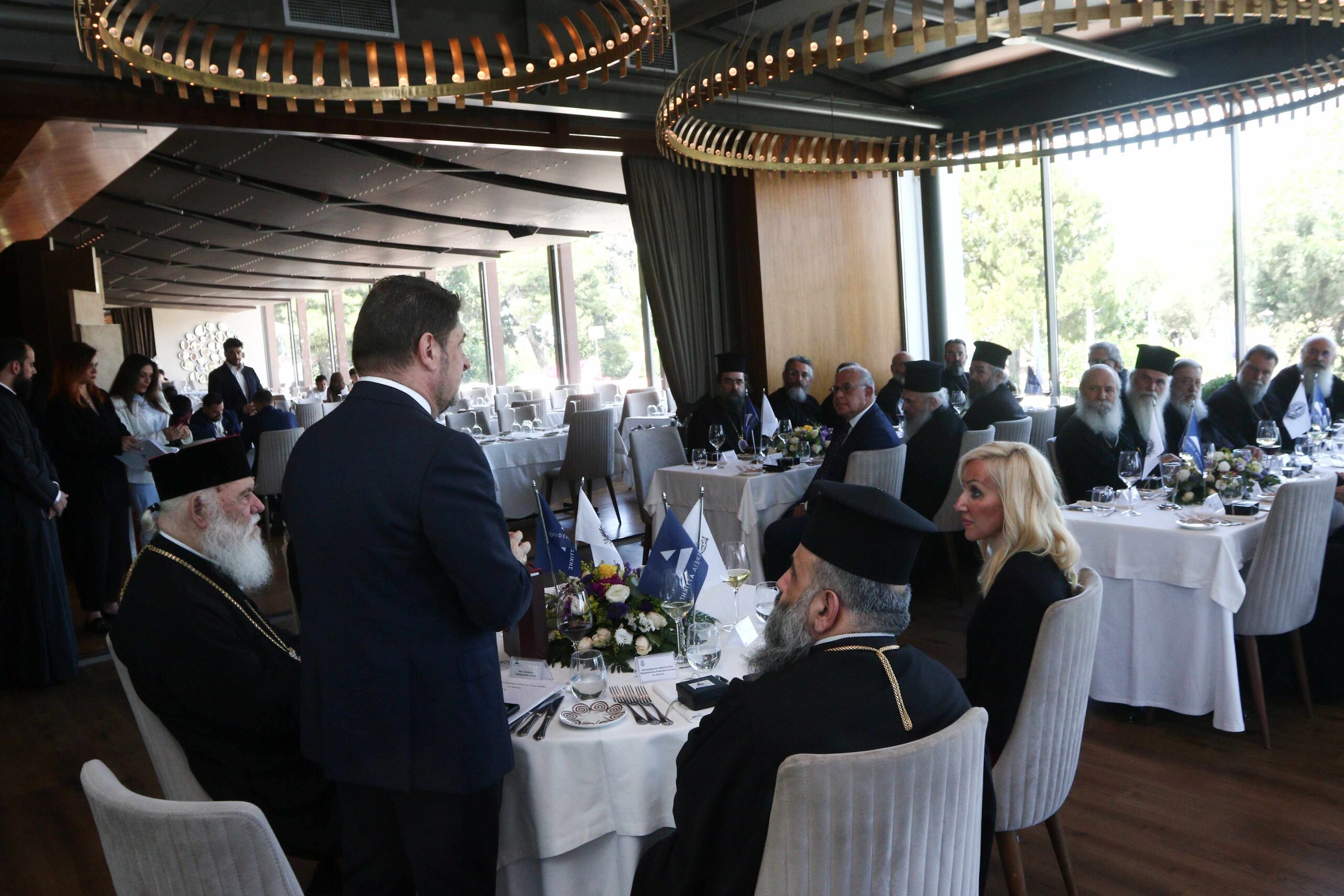 Γεύμα της Περιφέρειας Αττικής προς τον Αρχιεπίσκοπο και τη Διαρκή Ιερά Σύνοδο - μια φωτογραφία 3