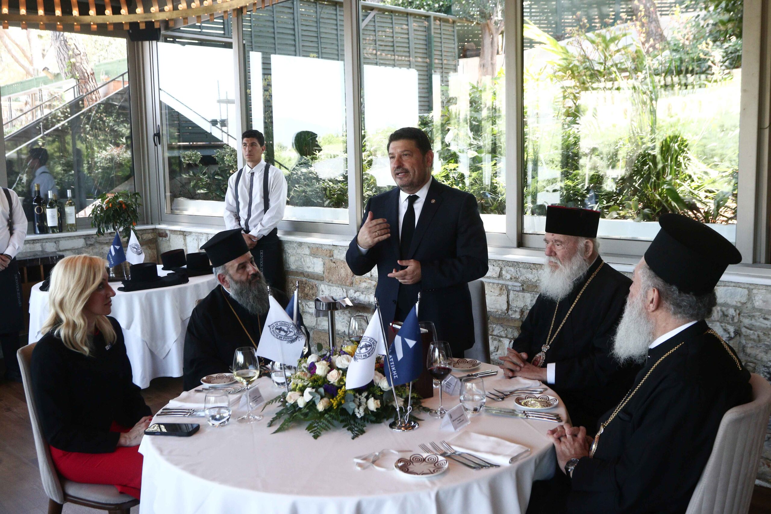 Γεύμα της Περιφέρειας Αττικής προς τον Αρχιεπίσκοπο και τη Διαρκή Ιερά Σύνοδο - μια φωτογραφία 4