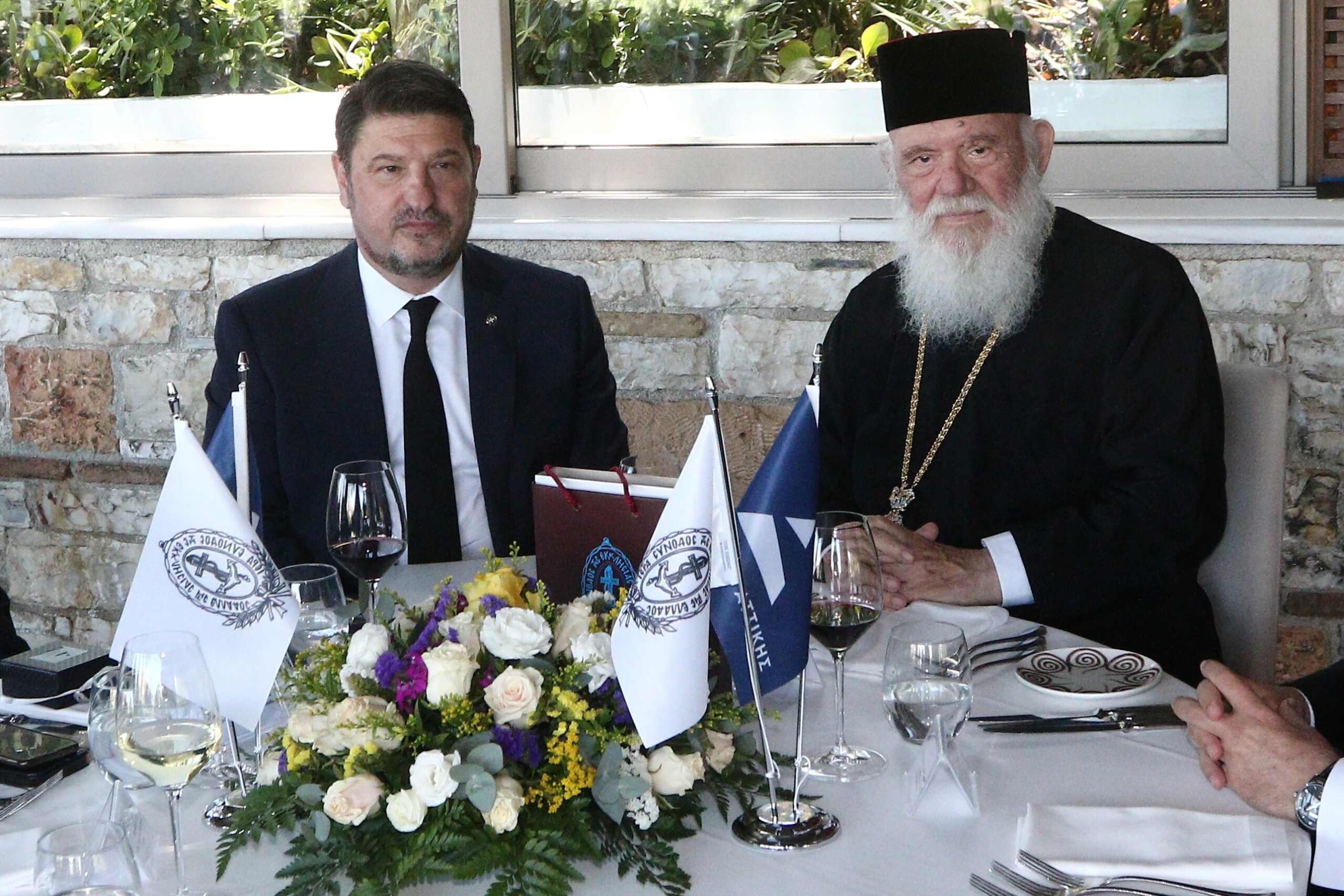 Γεύμα της Περιφέρειας Αττικής προς τον Αρχιεπίσκοπο και τη Διαρκή Ιερά Σύνοδο - μια φωτογραφία 9