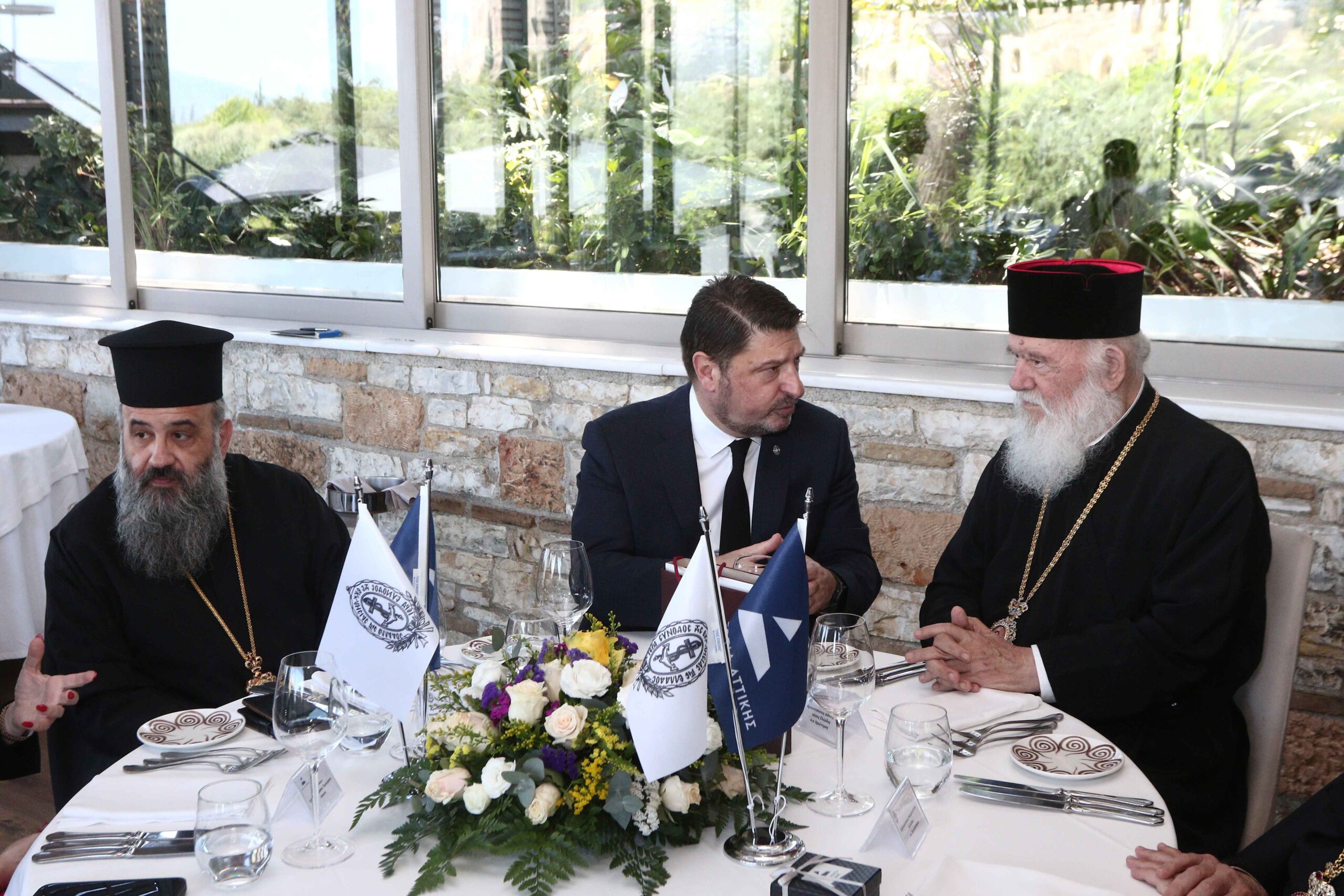 Γεύμα της Περιφέρειας Αττικής προς τον Αρχιεπίσκοπο και τη Διαρκή Ιερά Σύνοδο - μια φωτογραφία 12
