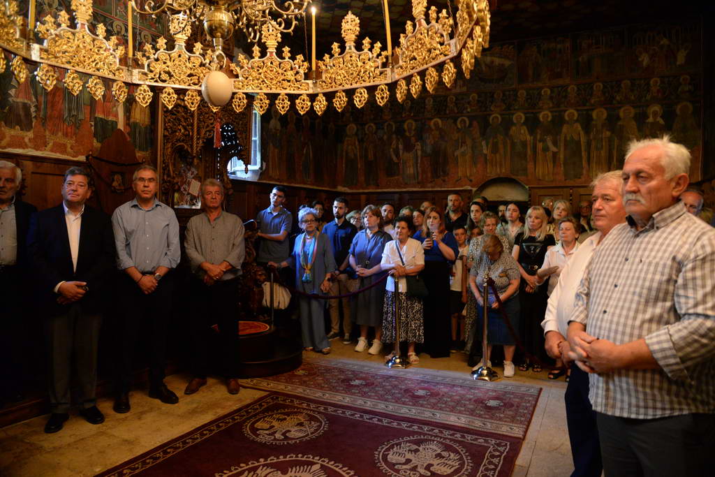 Μοναχική κουρά και χειροτονία Διακόνου στην Ιερά Μονή Τριταίας Πατρών - μια φωτογραφία 5