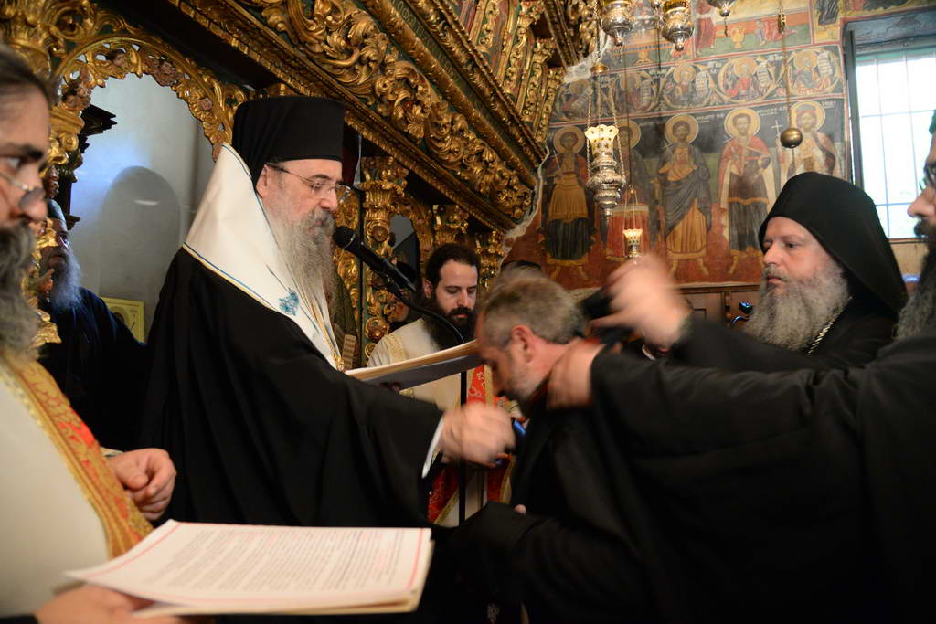 Μοναχική κουρά και χειροτονία Διακόνου στην Ιερά Μονή Τριταίας Πατρών - μια φωτογραφία 8