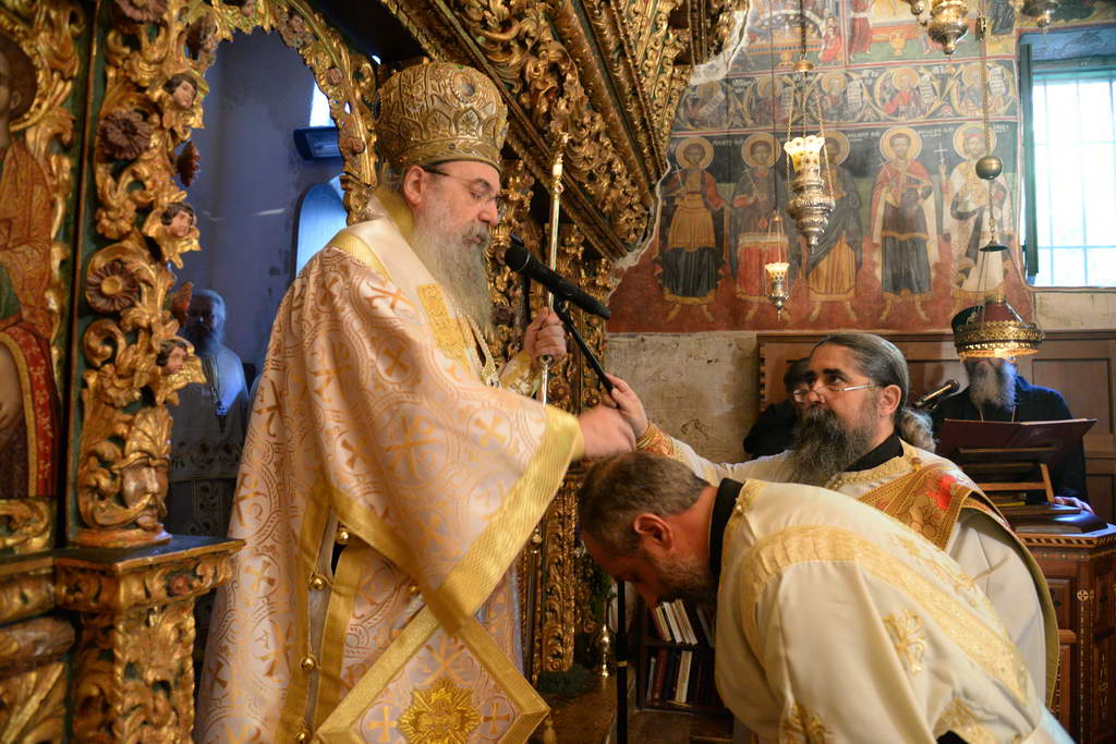 Μοναχική κουρά και χειροτονία Διακόνου στην Ιερά Μονή Τριταίας Πατρών - μια φωτογραφία 16