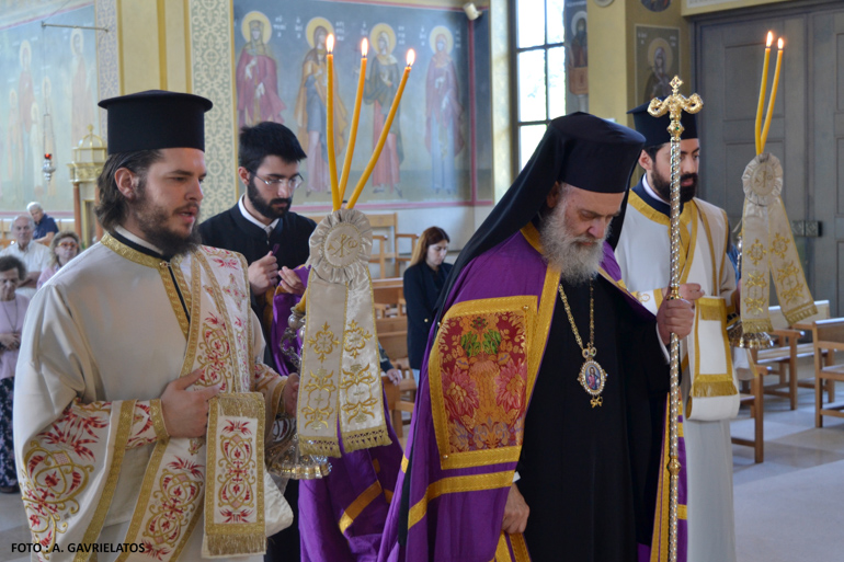 Αρχιερατικό συλλείτουργο για τους εκ Κεφαλληνίας Αγίους στη Βουλιαγμένη - μια φωτογραφία 3