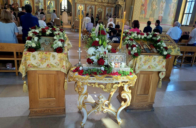 Αρχιερατικό συλλείτουργο για τους εκ Κεφαλληνίας Αγίους στη Βουλιαγμένη - μια φωτογραφία 4