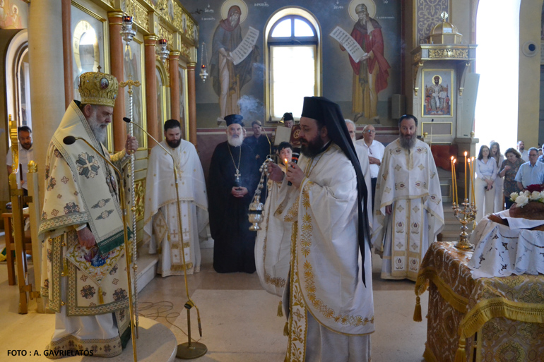 Αρχιερατικό συλλείτουργο για τους εκ Κεφαλληνίας Αγίους στη Βουλιαγμένη - μια φωτογραφία 16