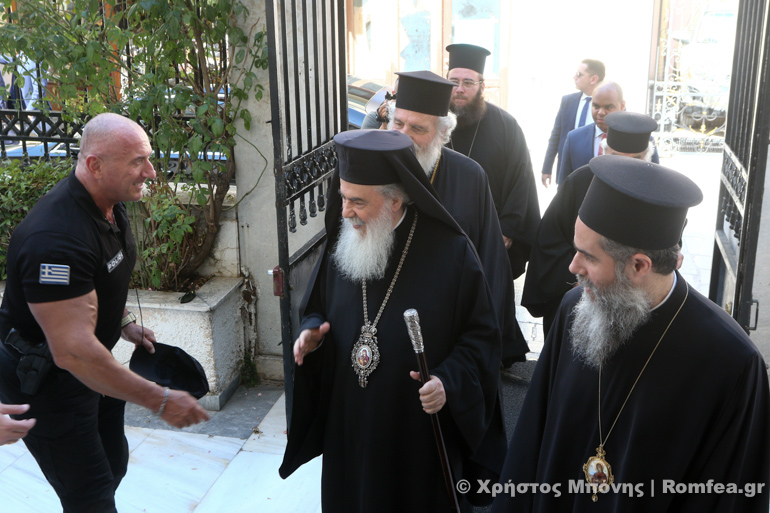 Ο Ιερώνυμος υποδέχθηκε τον Πατριάρχη Ιεροσολύμων Θεόφιλο Γ΄ στην Αθήνα - μια φωτογραφία 2
