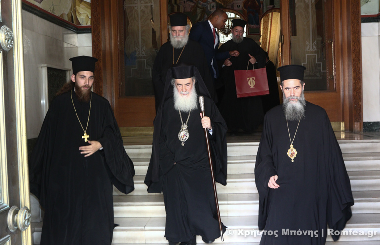 Ο Ιερώνυμος υποδέχθηκε τον Πατριάρχη Ιεροσολύμων Θεόφιλο Γ΄ στην Αθήνα - μια φωτογραφία 4