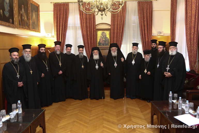 Ο Ιερώνυμος υποδέχθηκε τον Πατριάρχη Ιεροσολύμων Θεόφιλο Γ΄ στην Αθήνα - μια φωτογραφία 12