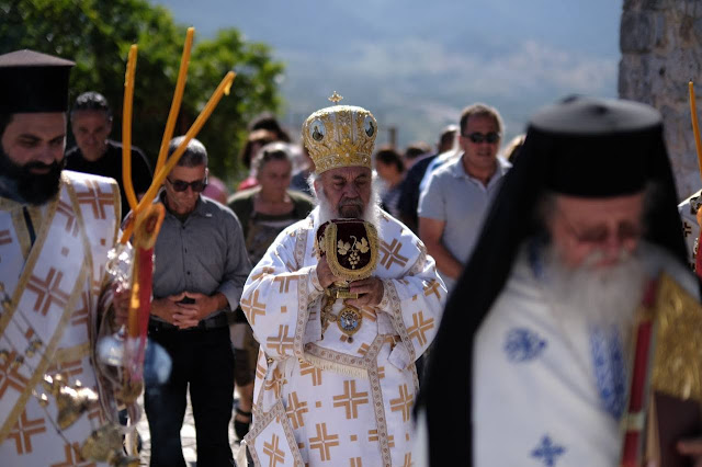 Ο Μητροπολίτης Αργυροκάστρου εγκαινίασε ναό των Αγίων Πάντων στη Χιμάρα - μια φωτογραφία 3
