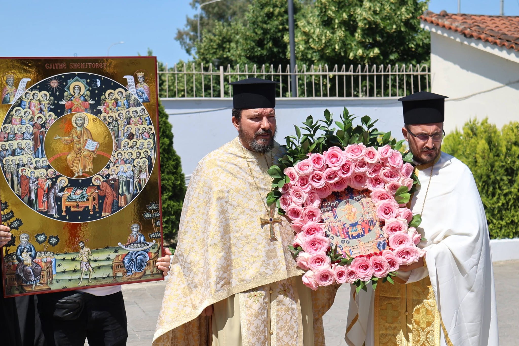 Ο Αρχιεπίσκοπος Ιωάννης λειτούργησε στο Κομπινάτ Τιράνων - μια φωτογραφία 4