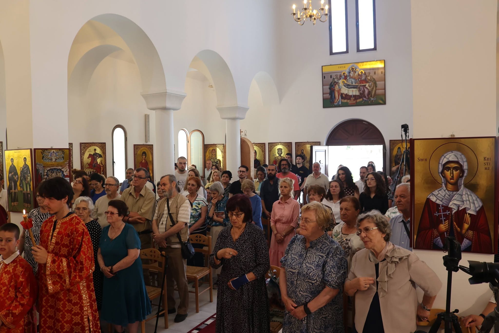 Ο Αρχιεπίσκοπος Ιωάννης λειτούργησε στο Κομπινάτ Τιράνων - μια φωτογραφία 5